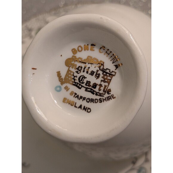 English Castle Bone China Vtg Footed Teacup & Saucer Blueberry Leaf Gold Trim - Picture 4 of 11